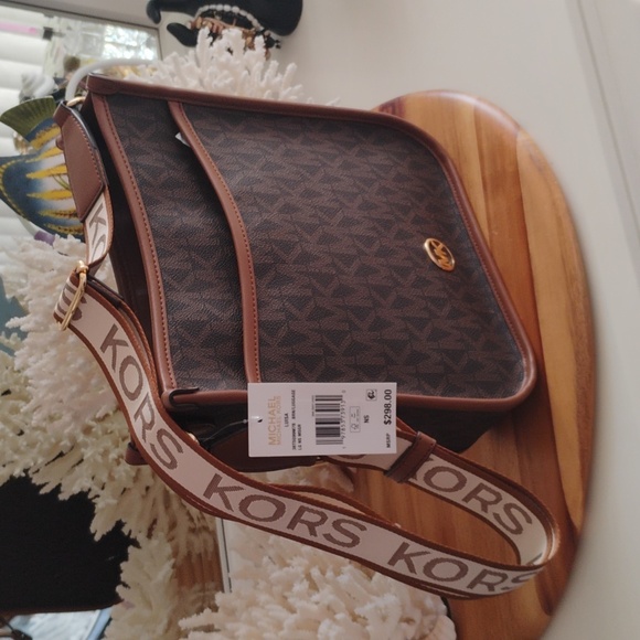 Michael Kors 💥 NWT 💥 Brown Crossbody Bag. The Luisa. Large Messager Bag. Brown - Picture 1 of 17